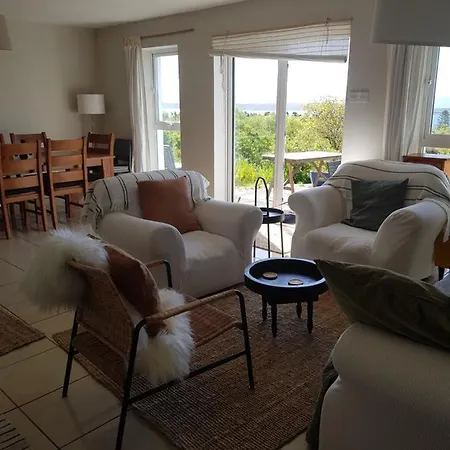 Holiday home Cois Farraige *